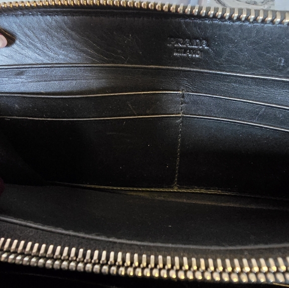 Prada Very Rare Heart Embellished Zippy Wallet.Limited Edition.EUC.W/COA - Picture 9 of 14